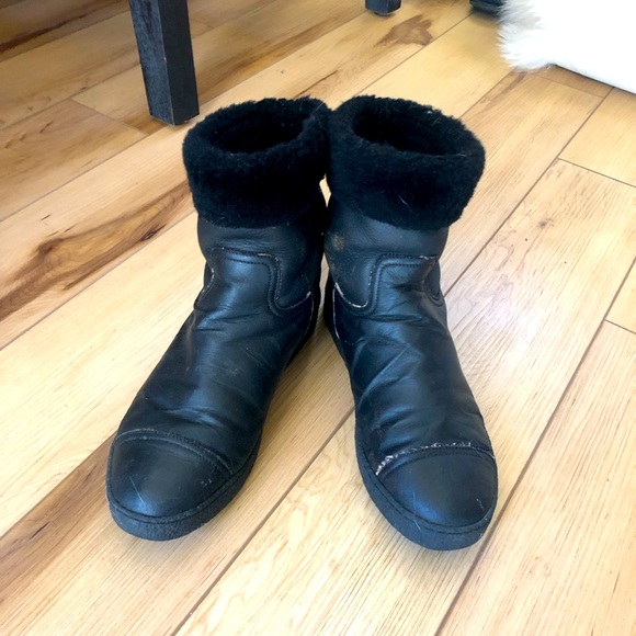 Chanel shearling boots 39.5 US 8.5 - Picture 1 of 10